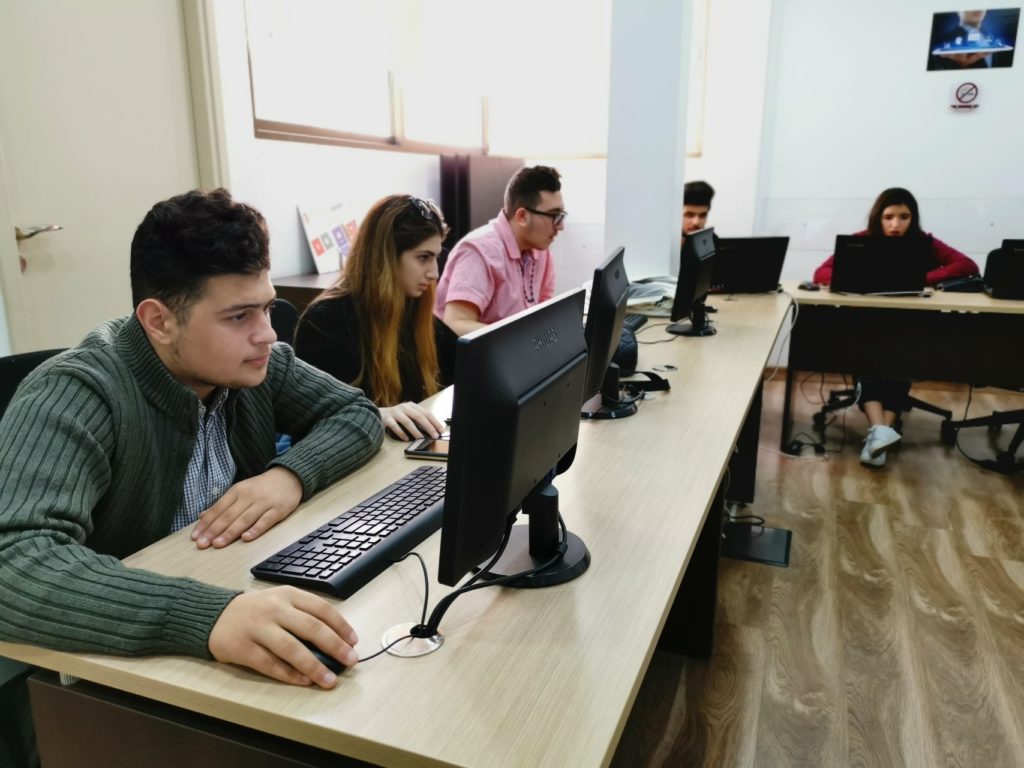 [:en]Makhzoumi Foundation Hosting MOS Championship Tests![:ar]مؤسسة مخزومي تستضيف اختبارات بطولة مايكروسوفت![:]