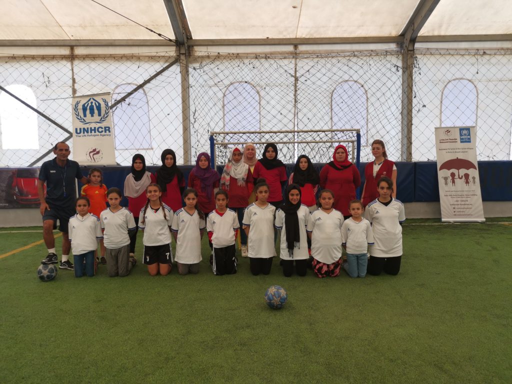 [:en]Who Said Girls Can’t Play Football?![:ar]من قال أن الفتيات لا يمكنهن لعب كرة القدم ؟![:]