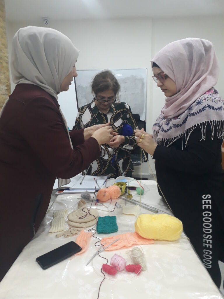 [:en]Empowering Women To Become Independent Producers[:ar]تمكين النساء ليصبحن منتجات ومستقلات[:]
