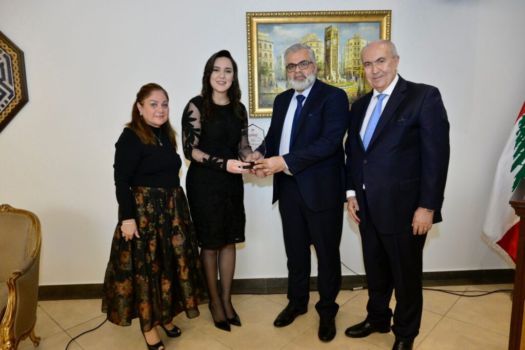 [:en]Honoring the Lebanese Musician and singer Mrs. Walaa Al-Jundi[:ar] تكريم للمطربة وعازفة العود اللبنانية السيدة ولاء الجندي[:]
