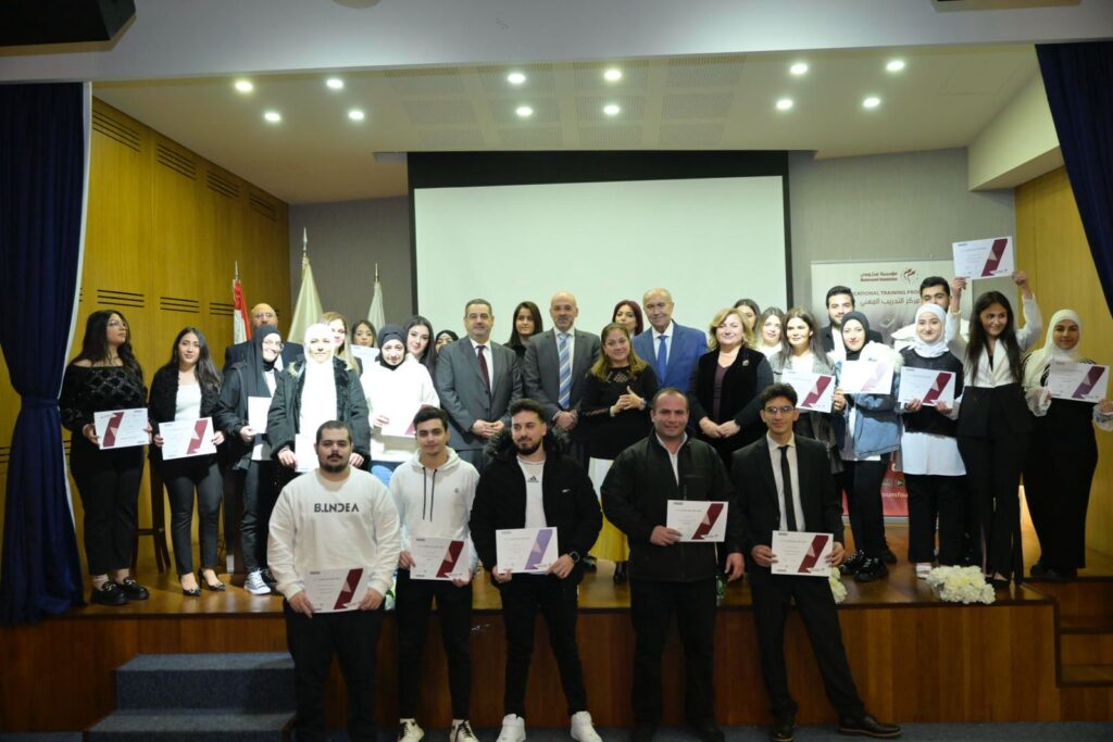 [:en]Honoring Distinguished Students[:ar]تكريم الطلاب المتميّزين[:]