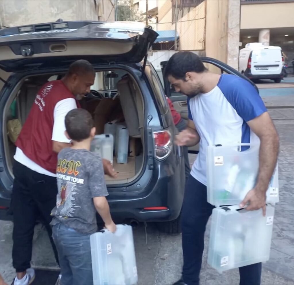 [:en]Distribution of Hygiene Kits[:ar]توزيع مستلزمات النظافة [:]